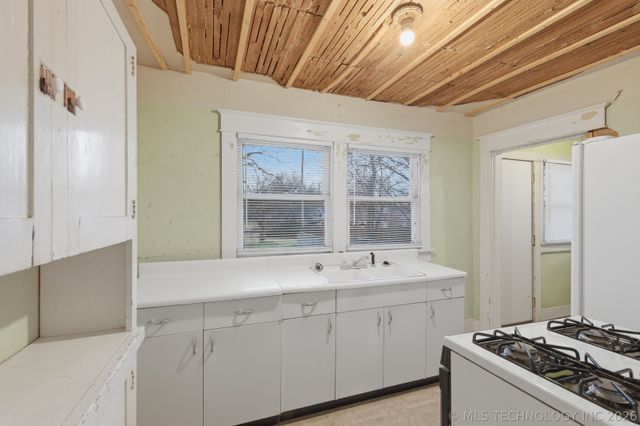 1408 E 6th Street, Okmulgee, OK 74447