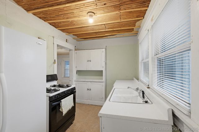 1408 E 6th Street, Okmulgee, OK 74447