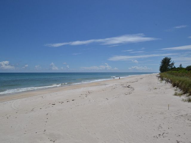 907 Ocean Place, Vero Beach, FL 32963