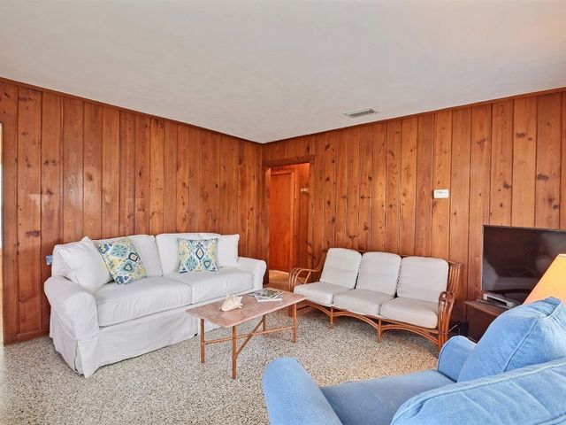 907 Ocean Place, Vero Beach, FL 32963