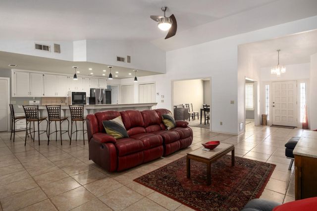 295 W Paul Avenue, Clovis, CA 93612