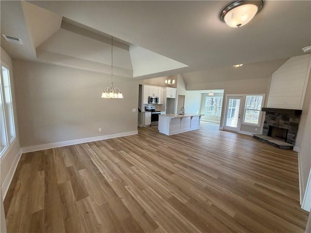 629 136 Connector, Talking Rock, GA 30175