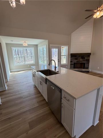 629 136 Connector, Talking Rock, GA 30175