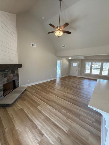 629 136 Connector, Talking Rock, GA 30175