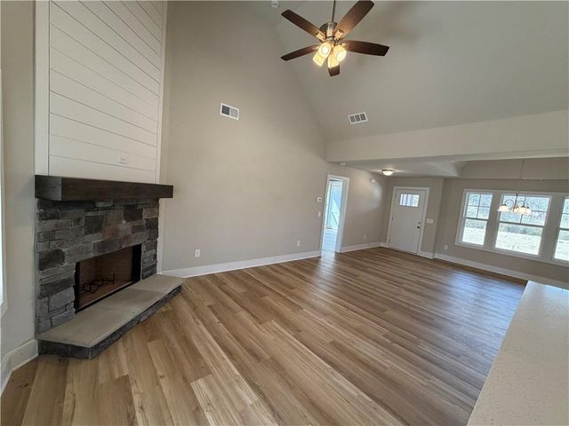 629 136 Connector, Talking Rock, GA 30175