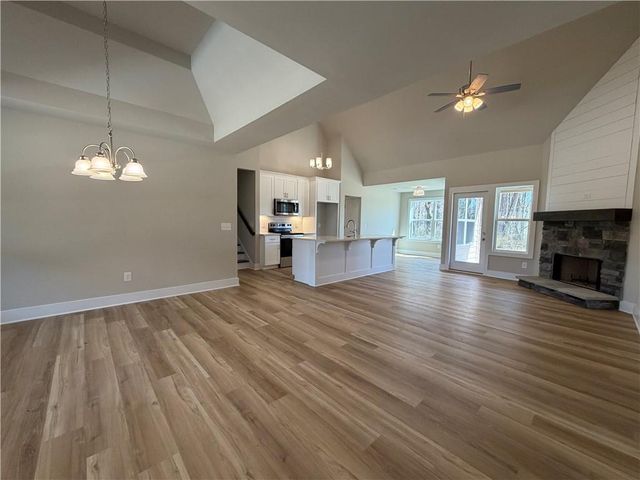 629 136 Connector, Talking Rock, GA 30175