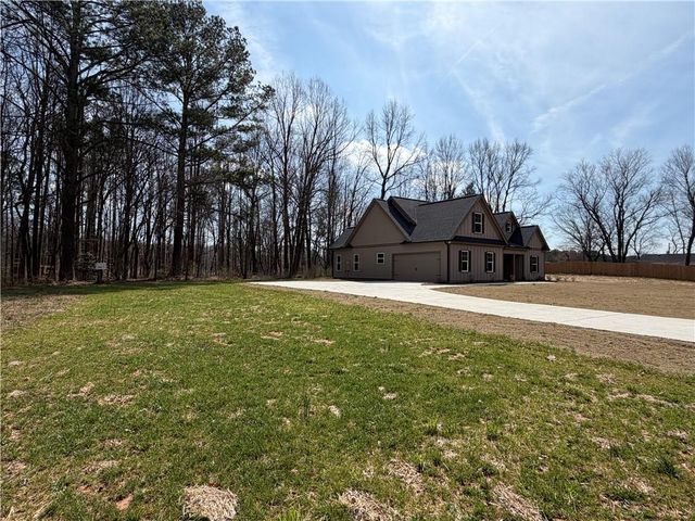 629 136 Connector, Talking Rock, GA 30175