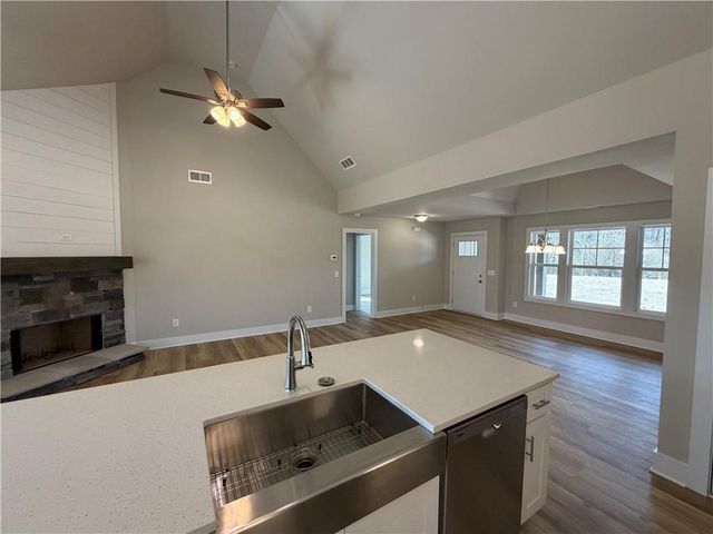 629 136 Connector, Talking Rock, GA 30175