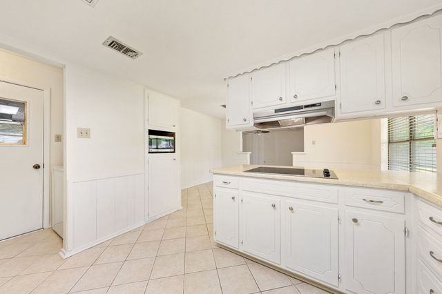 2811 Wentwood Drive, Grapevine, TX 76051