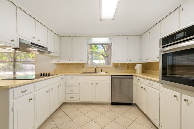 2811 Wentwood Drive, Grapevine, TX 76051