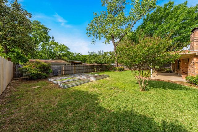 2811 Wentwood Drive, Grapevine, TX 76051