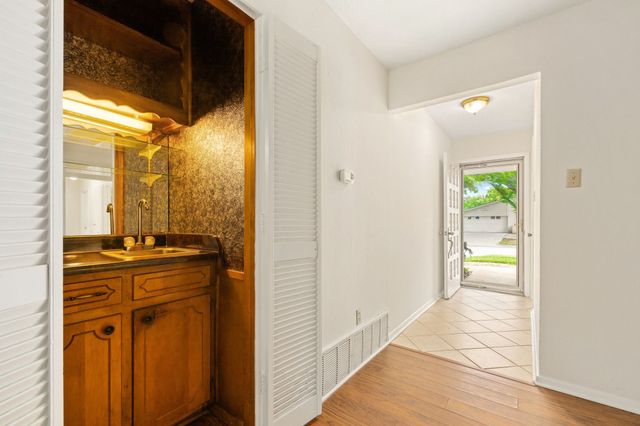 2811 Wentwood Drive, Grapevine, TX 76051