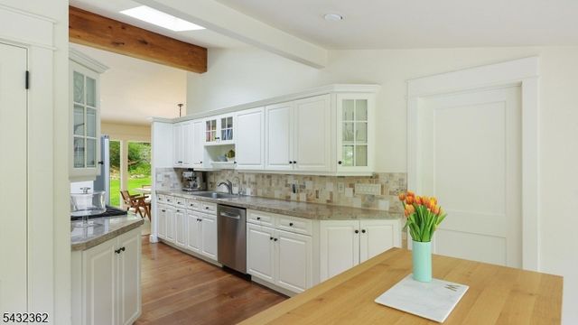 75 Seney Dr, Bernardsville Boro, NJ 07924