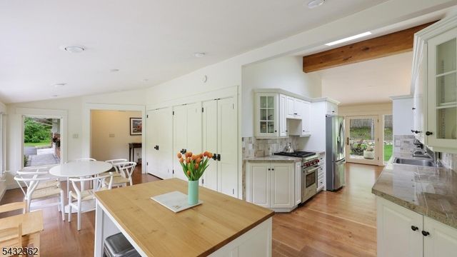 75 Seney Dr, Bernardsville Boro, NJ 07924