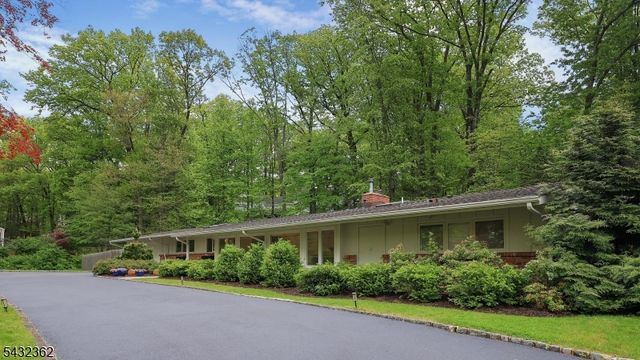75 Seney Dr, Bernardsville Boro, NJ 07924