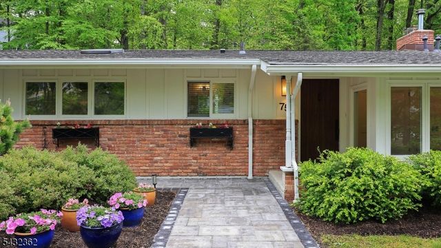 75 Seney Dr, Bernardsville Boro, NJ 07924