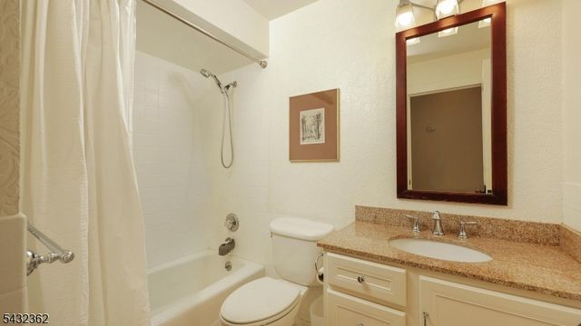 75 Seney Dr, Bernardsville Boro, NJ 07924