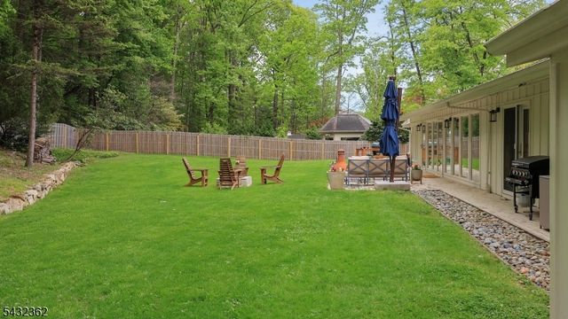 75 Seney Dr, Bernardsville Boro, NJ 07924