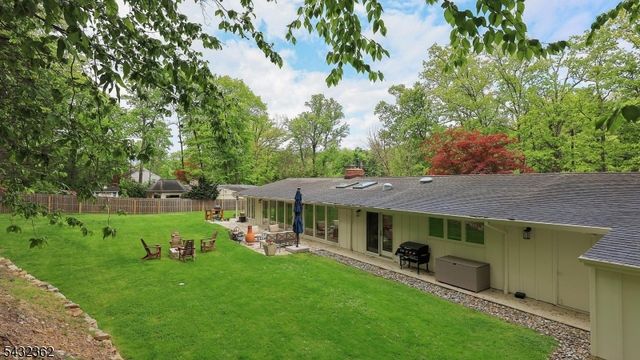 75 Seney Dr, Bernardsville Boro, NJ 07924