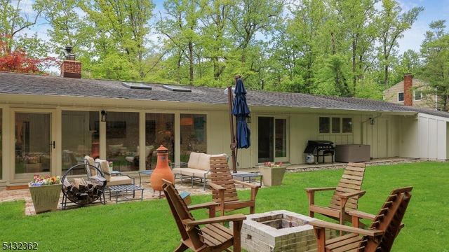 75 Seney Dr, Bernardsville Boro, NJ 07924