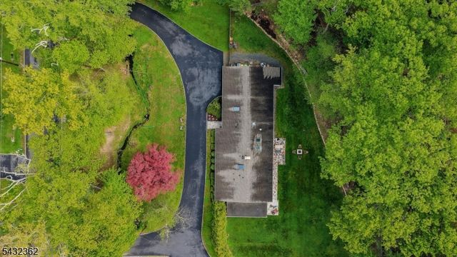 75 Seney Dr, Bernardsville Boro, NJ 07924