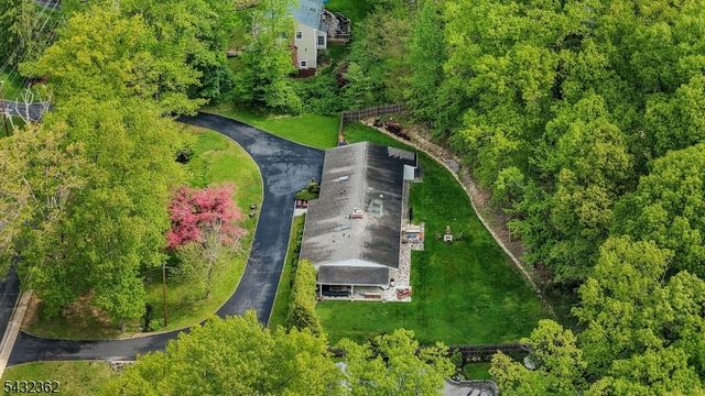 75 Seney Dr, Bernardsville Boro, NJ 07924