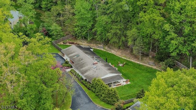 75 Seney Dr, Bernardsville Boro, NJ 07924