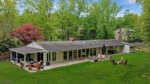 75 Seney Dr, Bernardsville Boro, NJ 07924