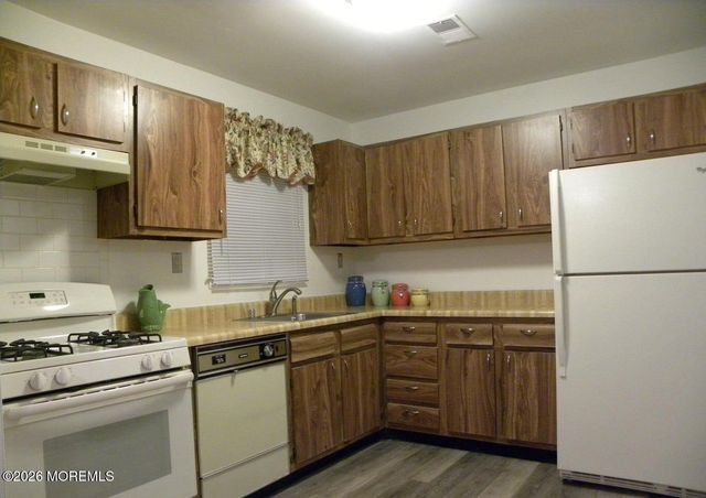 10 Whitecap Way, Brick, NJ 08723