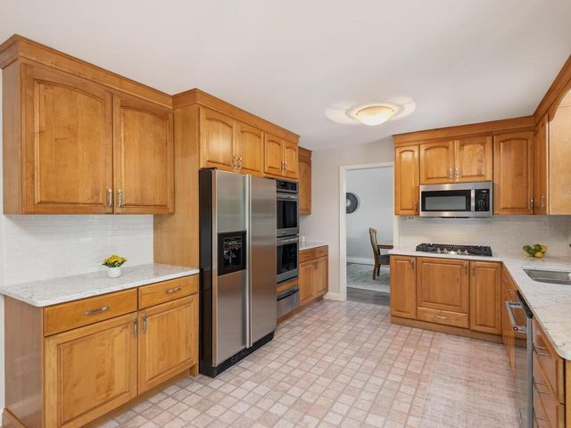 2885 Zanzibar Lane N, Plymouth, MN 55447
