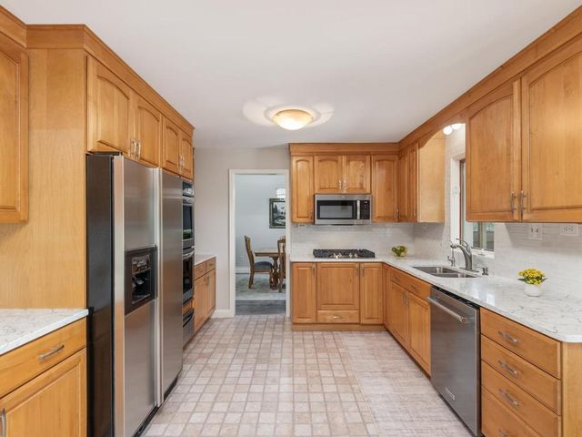 2885 Zanzibar Lane N, Plymouth, MN 55447