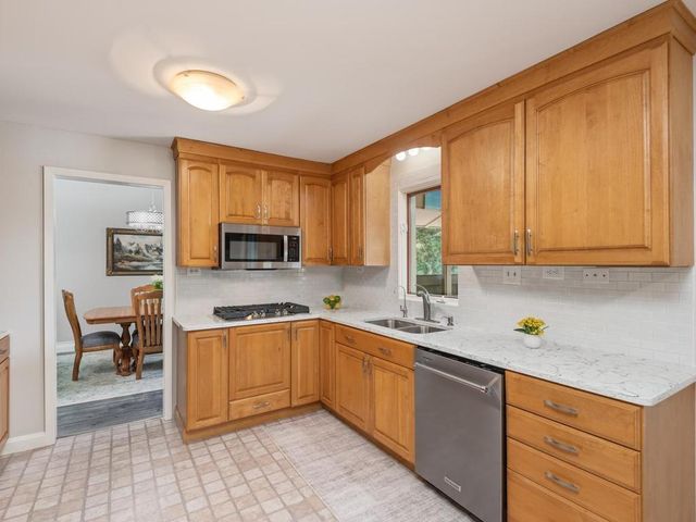 2885 Zanzibar Lane N, Plymouth, MN 55447