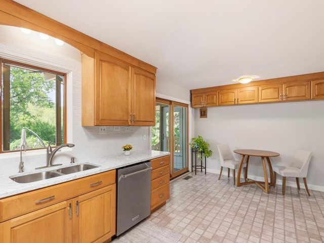 2885 Zanzibar Lane N, Plymouth, MN 55447