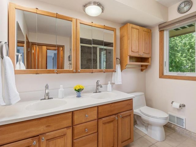 2885 Zanzibar Lane N, Plymouth, MN 55447