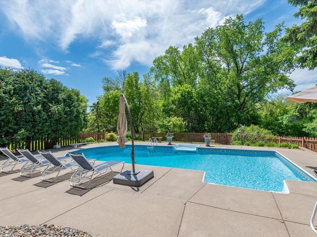 2885 Zanzibar Lane N, Plymouth, MN 55447
