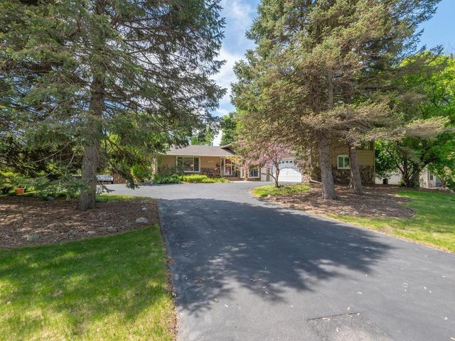 2885 Zanzibar Lane N, Plymouth, MN 55447