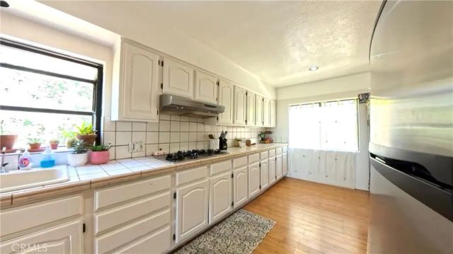 641 Sunnyhill Drive, Los Angeles, CA 90065