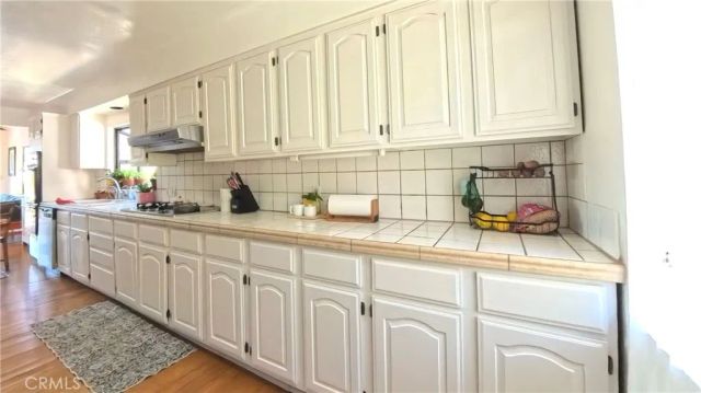 641 Sunnyhill Drive, Los Angeles, CA 90065