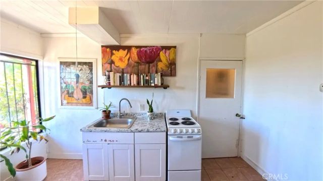 641 Sunnyhill Drive, Los Angeles, CA 90065