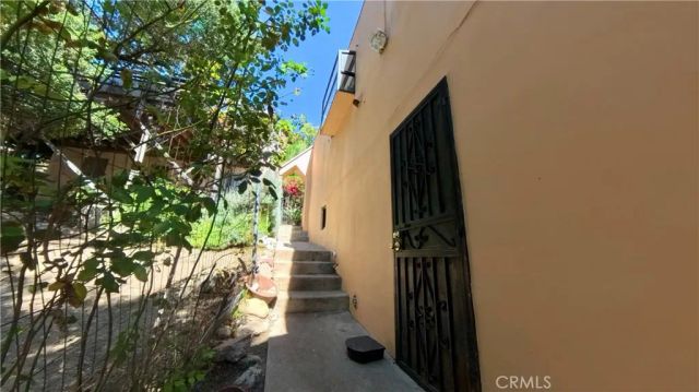 641 Sunnyhill Drive, Los Angeles, CA 90065