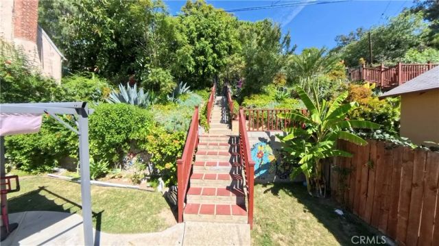 641 Sunnyhill Drive, Los Angeles, CA 90065
