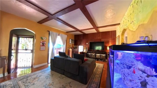 641 Sunnyhill Drive, Los Angeles, CA 90065