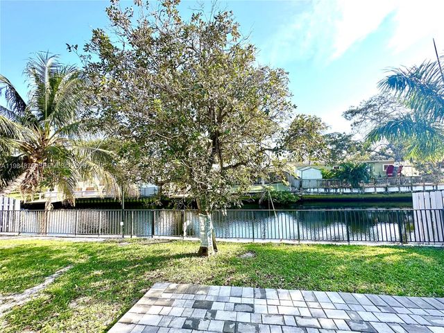 3042 Hayes Street, Hollywood, FL 33021