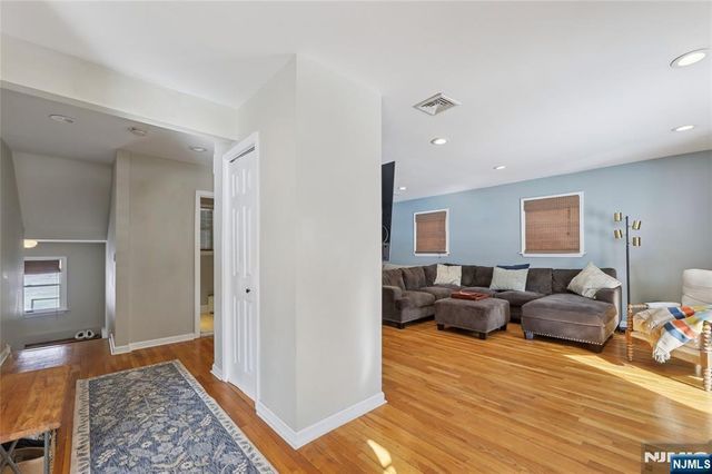 363 Vesta Court, Ridgewood, NJ 07450