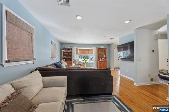 363 Vesta Court, Ridgewood, NJ 07450