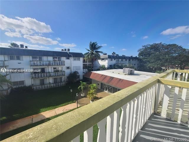 15225 NE 6th Ave B303, Miami, FL 33162