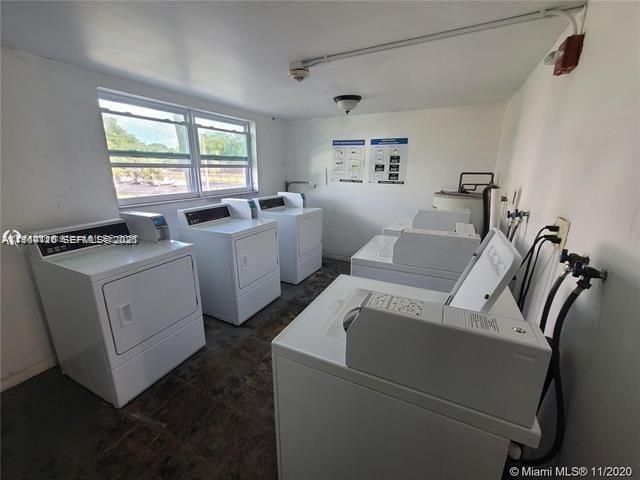 15225 NE 6th Ave B303, Miami, FL 33162