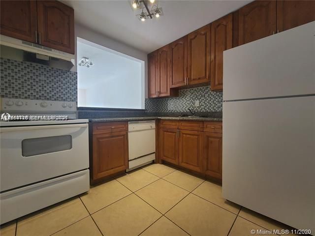 15225 NE 6th Ave B303, Miami, FL 33162