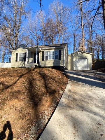 709 Woodlawn Dr, Clarksville, TN 37040