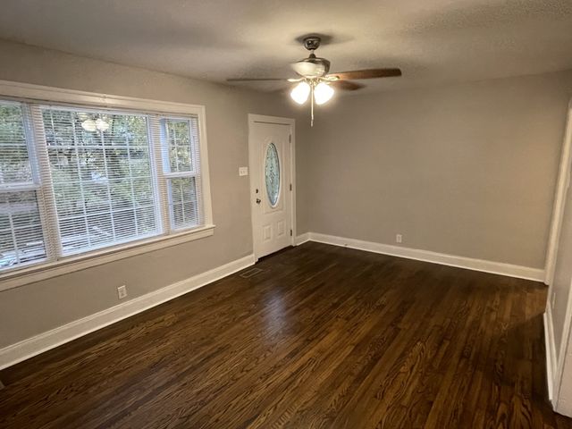 709 Woodlawn Dr, Clarksville, TN 37040